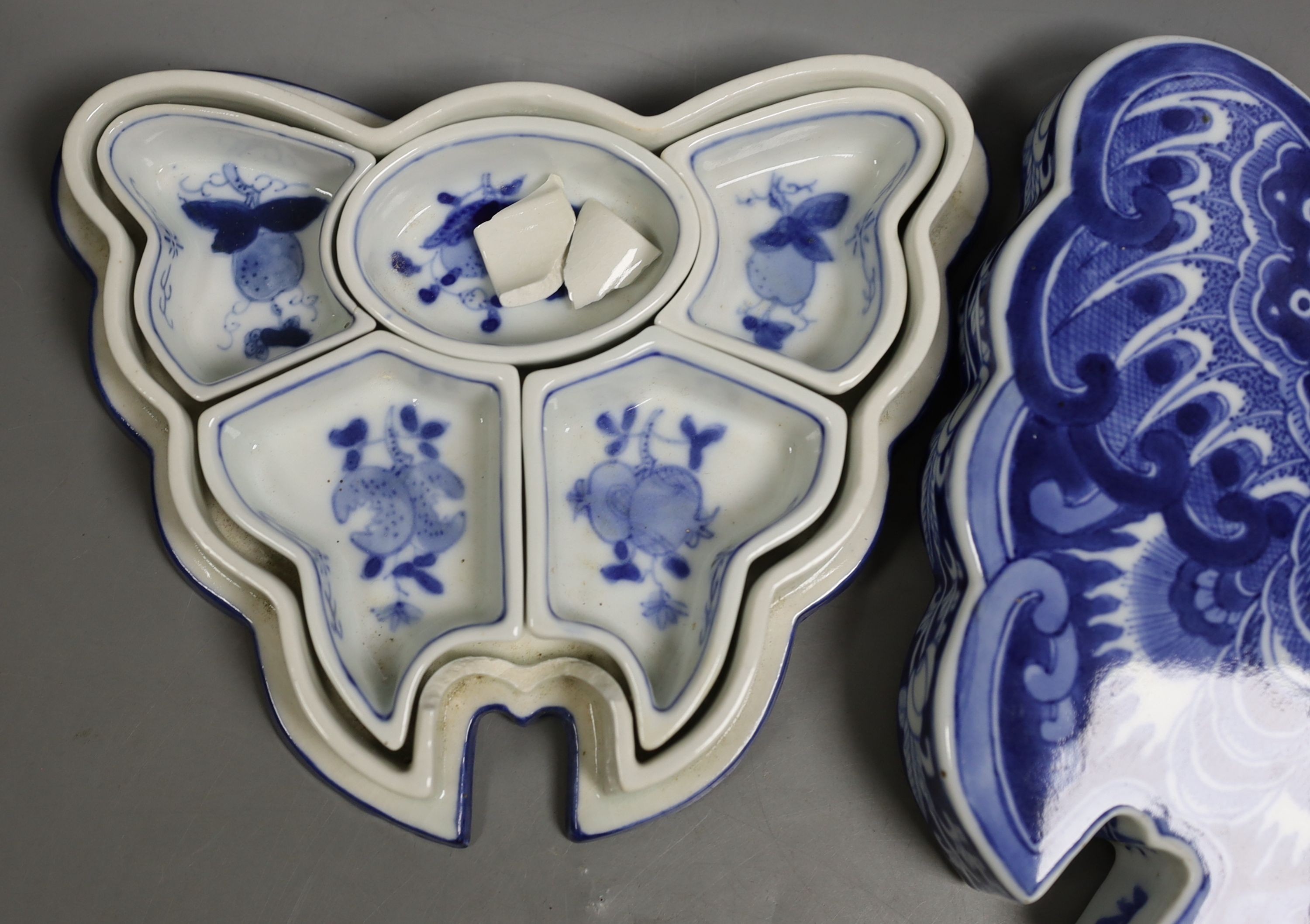 A Chinese blue and white butterfly shaped hors d'oeuvres dish(a.f)., 15 cms deep.